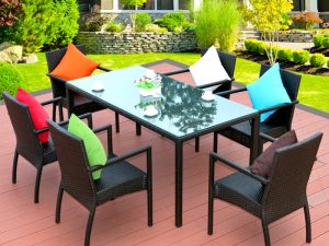 طقم طاولة وكراسي لتناول الطعام في الهواء الطلق – مزيج مثالي من الراحة والأناقة لمساحتك الخارجية
