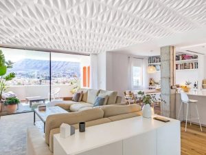 لوحة سقف ديكورية حديثة – عزز مساحتك بالأناقة والوظائف