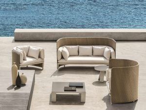 أثاث أريكة خارجي – أنيق ومتين لفناء منزلك أو حديقتك