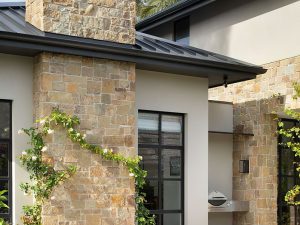 جدار خارجي من حجر جوباو – ارتقِ بمظهر منزلك الخارجي بأناقة لا تنتهي