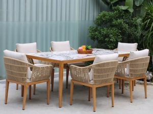 طاولات وكراسي الطعام الخشبية – أناقة ومتانة لا تنتهيان مع الزمن لمساحة تناول الطعام الخاصة بك