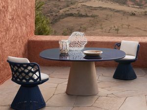 كرسي شرفة خارجي مصنوع من خشب الكرمة – راحة أنيقة لمساحتك الخارجية