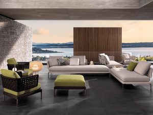 أثاث الفناء الخارجي المصنوع من الخشب الصلب – أنيق ومتين للمساحات الخارجية