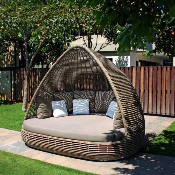 Outdoor Lying Bed – Luxurious and Adjustable Comfort