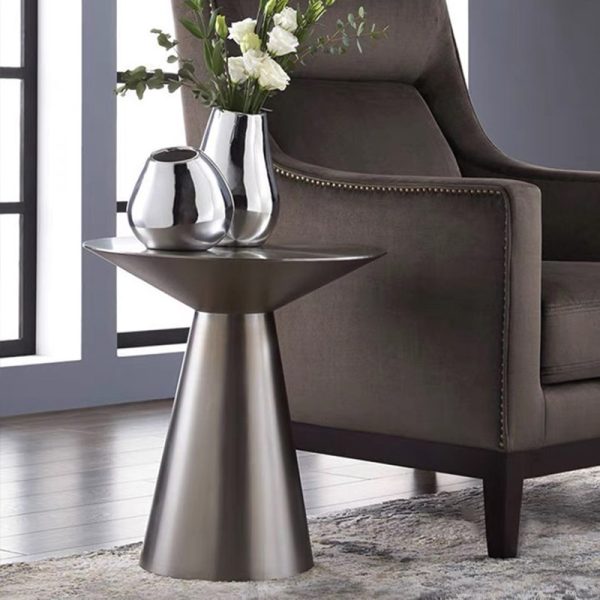 Italian Light Luxury End Table – A Statement of Elegance and Sophistication