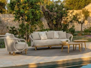 أثاث خارجي فاخر للفنادق – حلول أنيقة ومتينة للضيافة