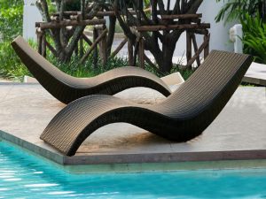 كرسي شاطئ قابل للطي مصنوع من الخيزران – الراحة والأناقة