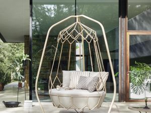 Courtyard Hanging Basket – Elegance and Comfort for Outdoor Spaces