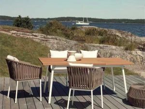 طقم طاولة وكرسي خارجي فاخر من خشب الكرمة - مثالي لغرف الضيوف في الفنادق ذات الخمس نجوم