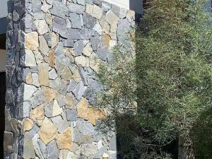 الأحجار المكسورة ذات اللون الأزرق الغامق – أرضيات فاخرة لغرف الضيوف في الفنادق ذات الخمس نجوم