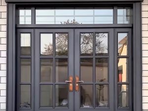 باب زجاجي فولاذي – أناقة عصرية ومتانة لمنزلك