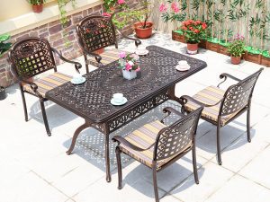 طاولة طعام خارجية غير رسمية وكرسي من الألومنيوم المصبوب - مزيج من الفخامة والمتانة