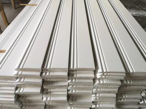 خط سقف خشبي أنيق ذو قاعدة خشبية - لمسة نهائية مميزة لديكوراتك الداخلية