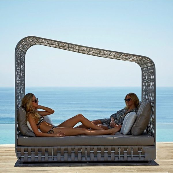 Outdoor Sofa Bed – Luxury Seaside & Poolside Comfort