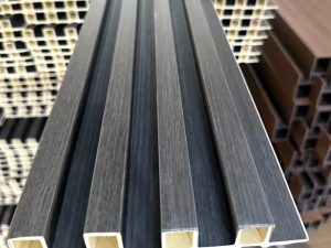 الجملة صديقة للبيئة مزيج خشبي طبيعي PVC WPC لوحة الحائط الداخلية للديكور المنزل