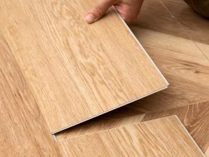 أرضيات الفينيل عالية الجودة والمقاومة للماء من SPC – متينة وسهلة التركيب