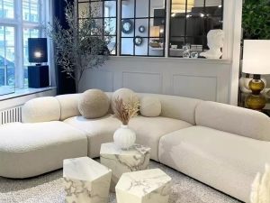 أريكة غرفة المعيشة الدائرية باللون الأبيض – تجسيد للفخامة والراحة العصرية