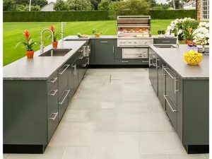 Modern Modular Island Outdoor Kitchen with Pizza Oven – Luxury Outdoor Entertaining