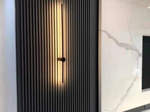 جودة عالية لون خشبي طبيعي عازل للصوت مقاوم للماء 3D الشعور WPC لوحة الحائط الداخلية