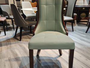 كرسي طعام من الخشب الصلب من نورديك – تصميم عصري بسيط مع مقعد من الجلد الناعم