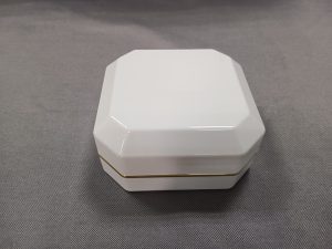 Octagonal Light Bracelet Jewelry Package Box, White on the Outside and Gray on the Inside