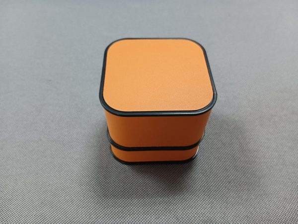 Small Ring Jewelry Package Box with Rounded Corners and Protruding Edges